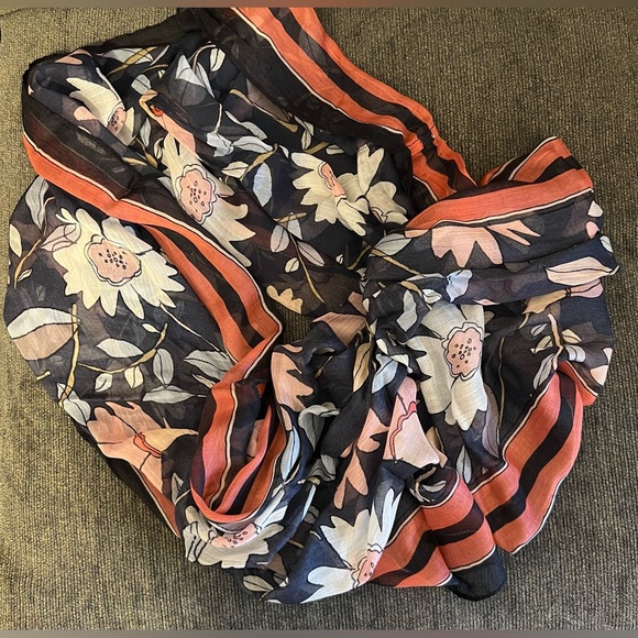 4 LOFT Floral/Plaid Circular Scarves - Beautiful, Like New - Picture 3 of 5